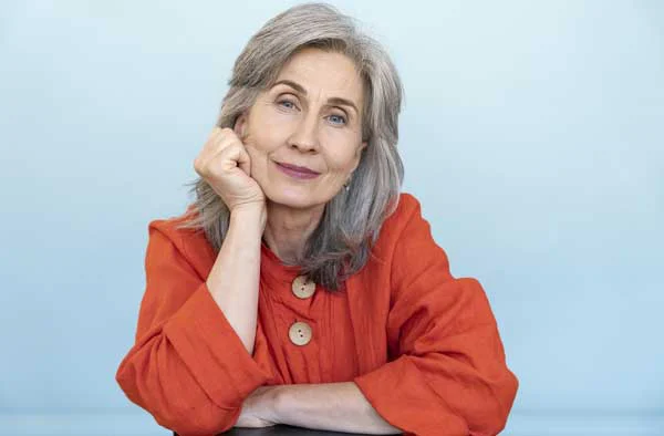 Ritratto di una donna anziana sorridente